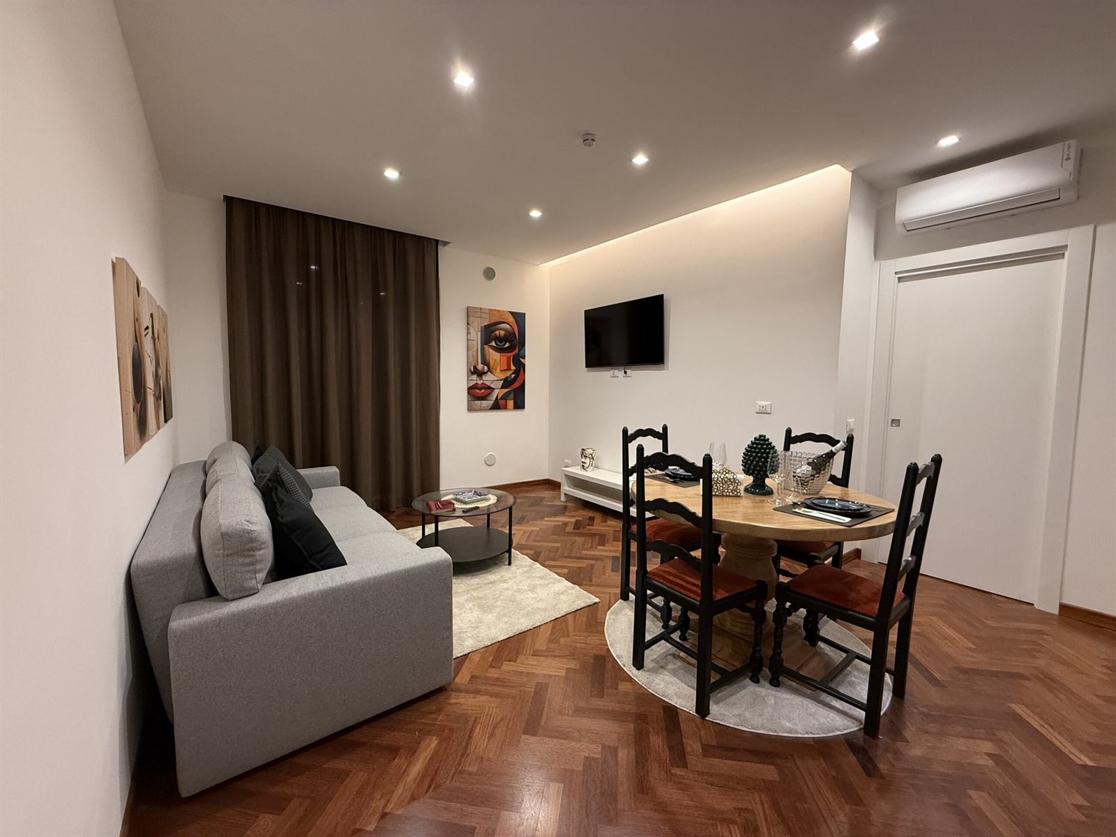Teddy House B — living